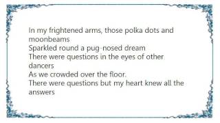 Dee Dee Bridgewater - Polka Dots and Moonbeams Around a Pug-Nosed Dream Lyrics