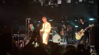 Harry Styles Wonderful Christmas Time (Paul McCartney Cover) Live In London