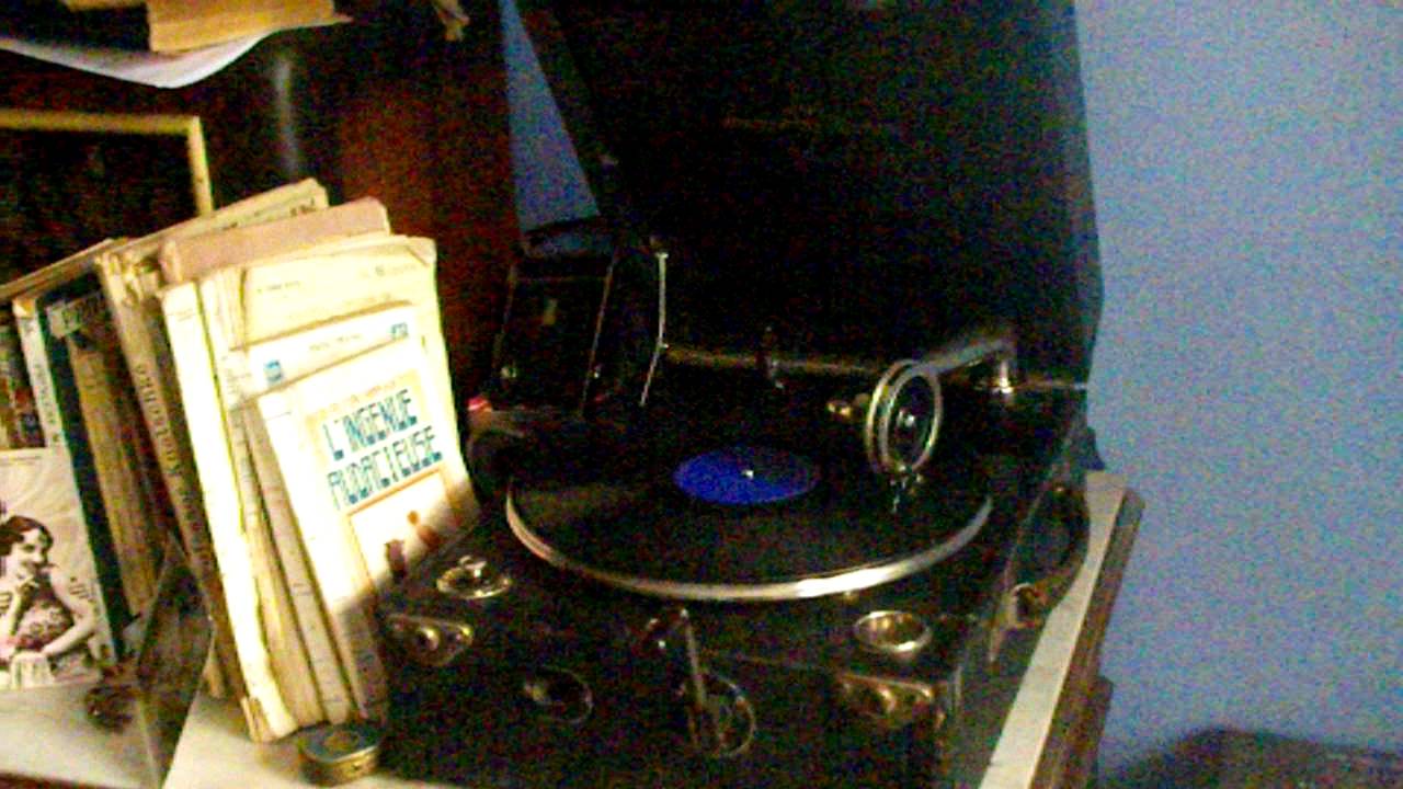 78rpm , St. Louis Blues , by Louis Armstrong and his Orchestra , 1932 version . - YouTube