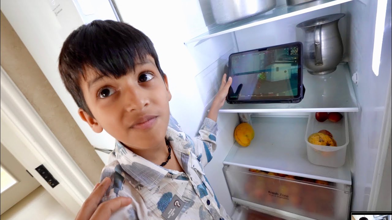 Kunali Fridge Mein Game Khel Raha 😲