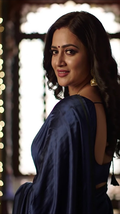 Bhabhi pyaari Nigahe #hot #saree #sareefashion #desilook #bhabhi #trending #viral #shortsfeed