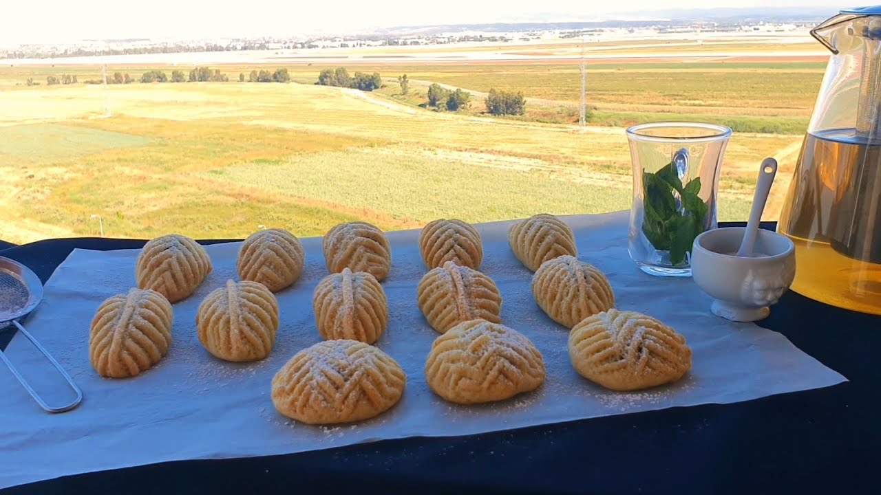 מעמול מושלם Perfect maamul معمول سميد مليء بالتمر