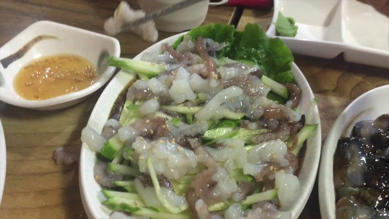 Sannakji aka Live Octopus in Seoul,Korea! YouTube