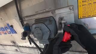 How To Remove TRAILER-GLADHAND-LOCK By Using  T-30 Star-Socket…