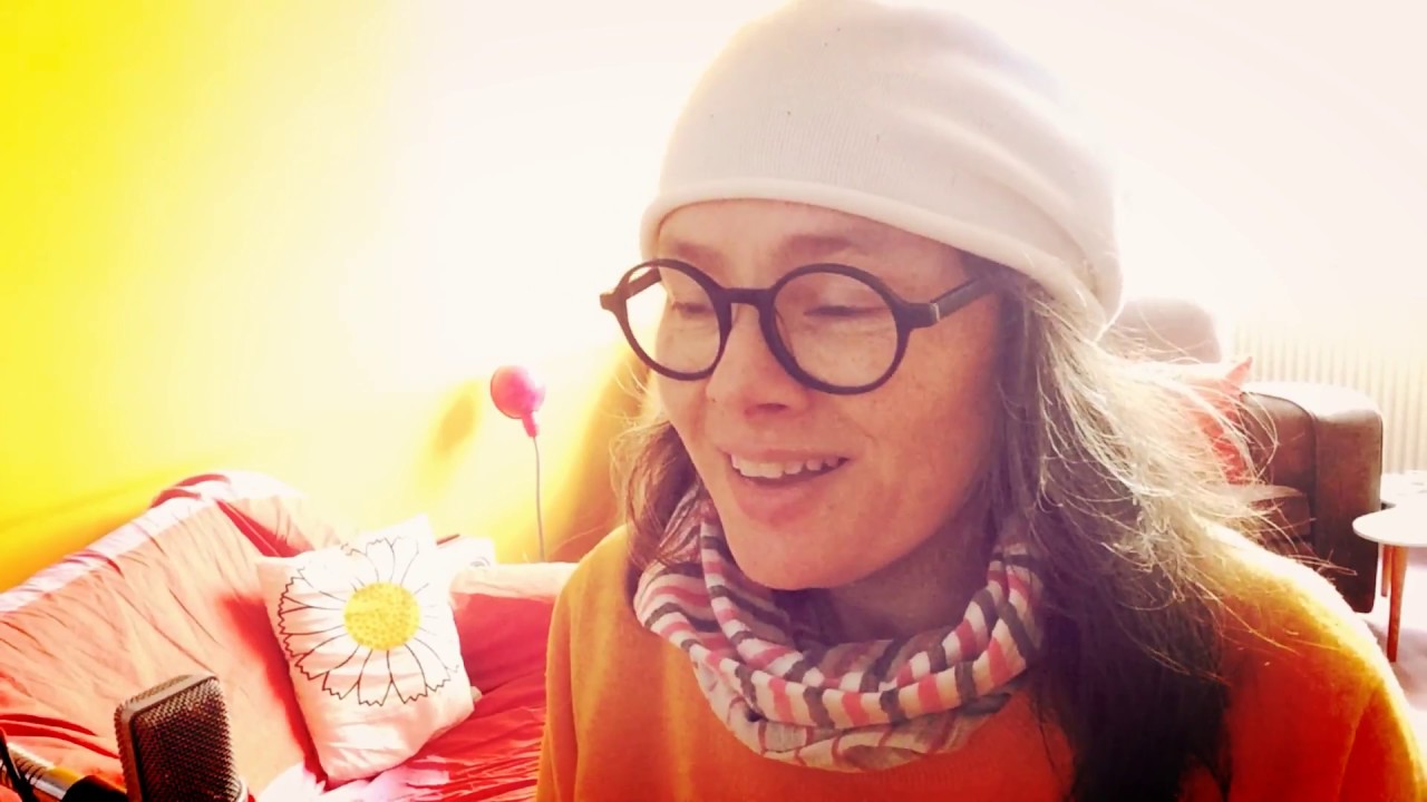 Amor No Samba played by Ela Southgate