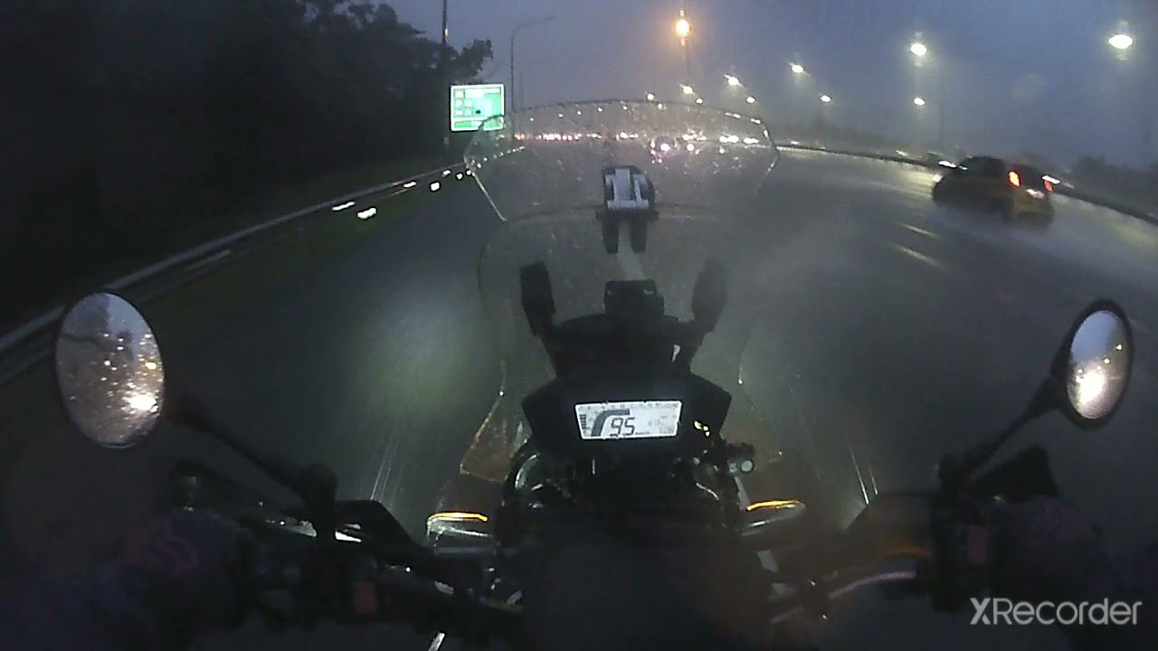 Honda CRF 250 Rally versus morning rain!