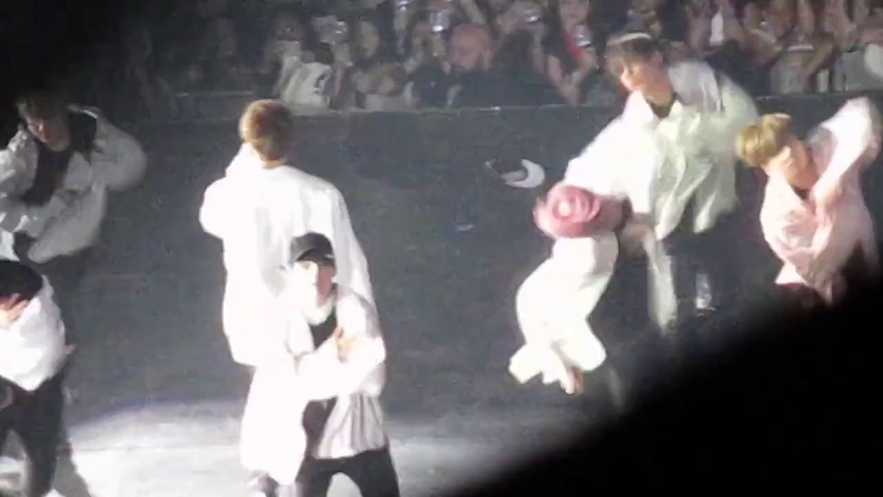 [170311] BTS The Wings Tour in Chile - Spring Day + Ending Fancam - YouTube