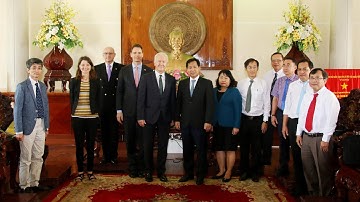 Đại sứ Thụy Sĩ Ivo Sieber trao đổi thông tin hợp tác với TP Cần Thơ