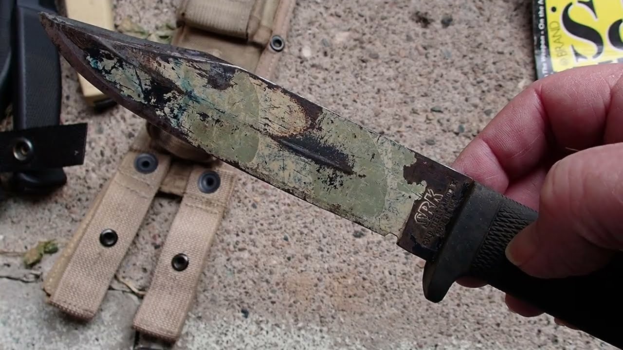 A quick look at a Cold Steel SRK in Carbon V steel - YouTube