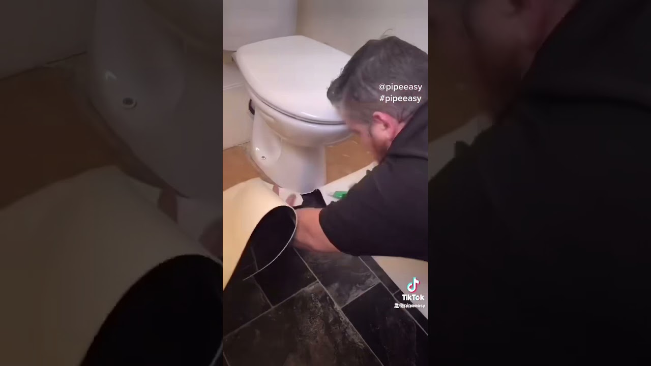 Cutting your Vinyl flooring around the toilet 🤓, for more flooring tip’s click  “ SUBSCRIBE 🔔 “