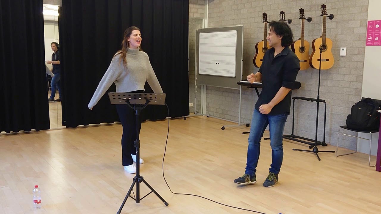 Jeroen Manuhutu teaching powerful high notes (Authorised CVT Teacher)