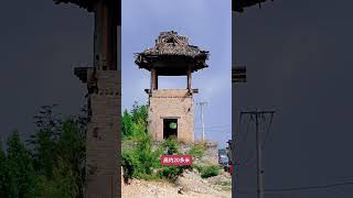 一座岌岌可危的古建筑,任凭风雨侵蚀却不修缮,你知道为什么吗?#古建筑 #buildings