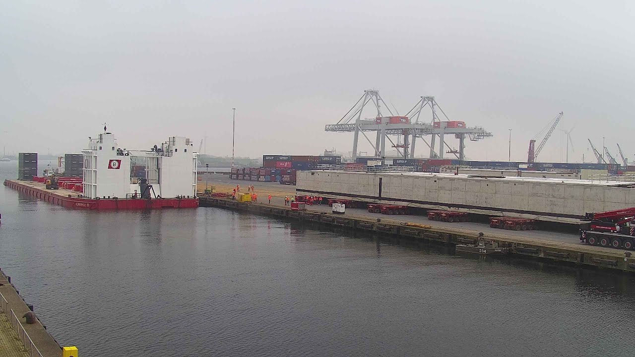Timelapse afzinken elementen fietsenkelder Amsterdam Centraal