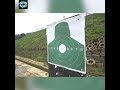 شاهد قناص ينجح في دق البسمار في اللوحة الخشبيه بل رصاص