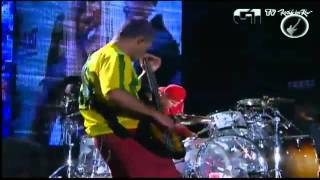 Red Hot Chili Peppers - Throw Away Your Television Live at Rock in Rio 2011