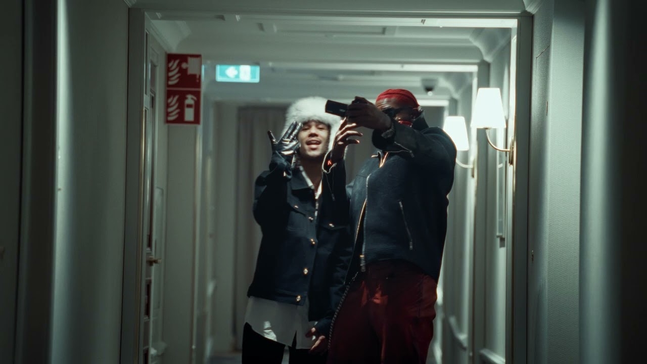 VJ, Turisti - Naamat (Official Music Video)