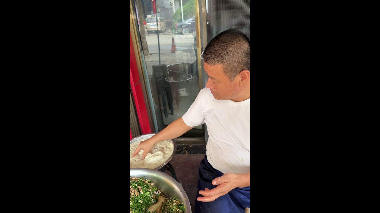 The special snacks under the big locust tree in Hongdong, Shanxi (Zhaocheng cake). Do you have anyt