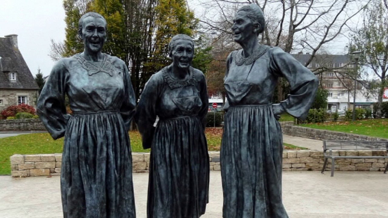 Statue of the Sisters Goadec 29270 Carhaix Plouguer, Finistère, France 10th November 2016