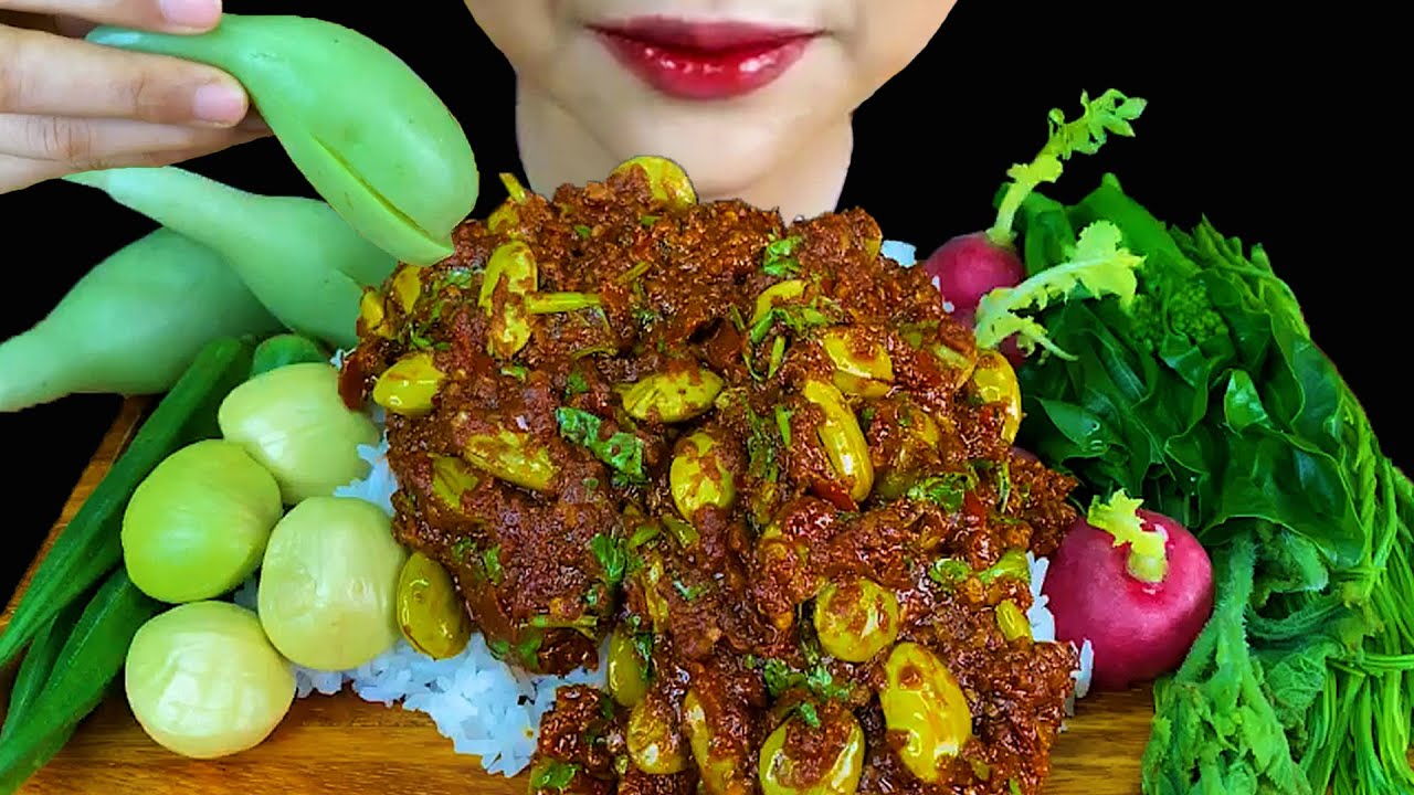 EATING VEGGIES||SPICY TOMATO FISH PASTE WITH STINK BEANS, BOILED VEGGIES