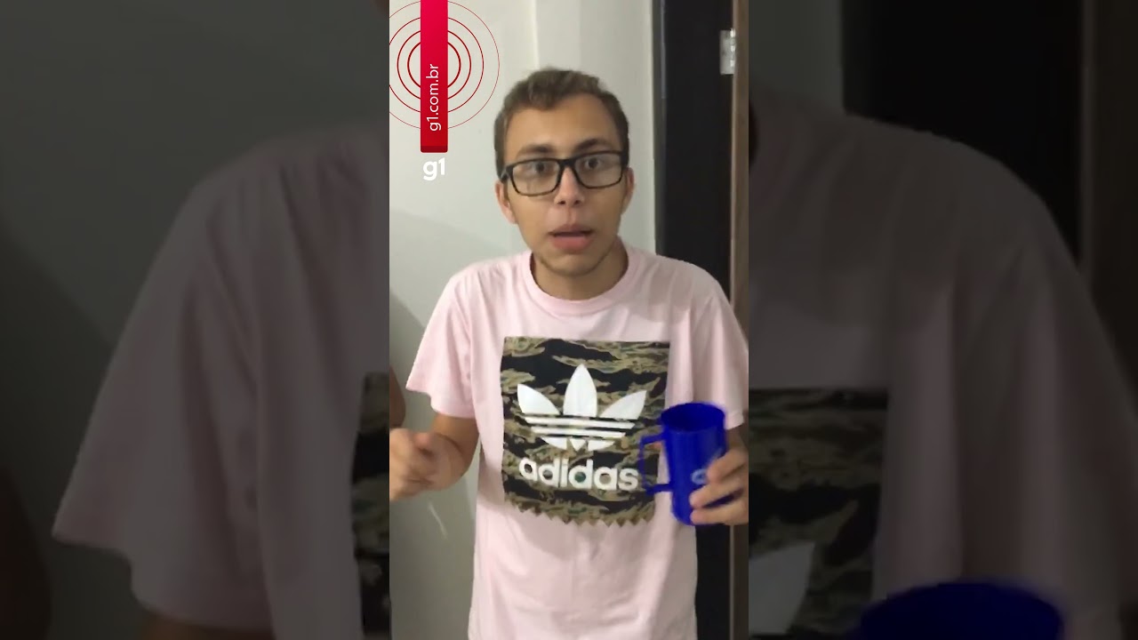 Decoração inusitada: pedreiro instala blindex no quarto em vez do banheiro