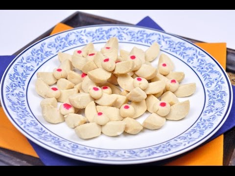 Thai Shortbread Cookies (Thai Dessert) – Kanom Kleeb Lum Duen ขนมกลีบลำดวน