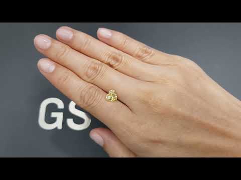 Golden yellow untreated sapphire in heart shape 2.21 carats, Sri Lanka Video  № 1