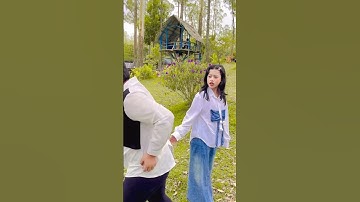 DIKEJAR MONYET