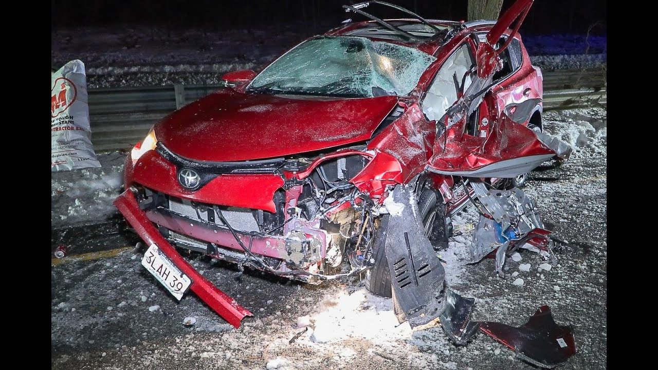 Переворот на трассе № 6 в городе Сэндвич: водитель выброшен из седла и доставлен вертолетом в Бос...