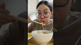 Oppa rất thích bún bò Việt Nam! #shorts #mukbang #miainkorea