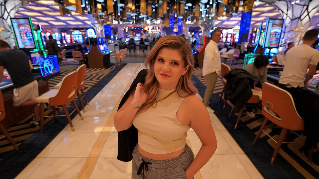 Two Hotel Lobbies And A Bathroom In Las Vegas - Roni The Travel Guru