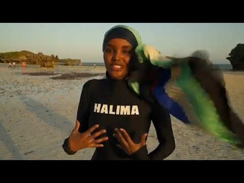 Video: Das Erste Modell Mit Burkini Und Hijab In Sports Illustrated