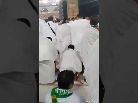 سماع الاذان والصلاه بجوار الكعبه يارب ارزق كل مشتاق