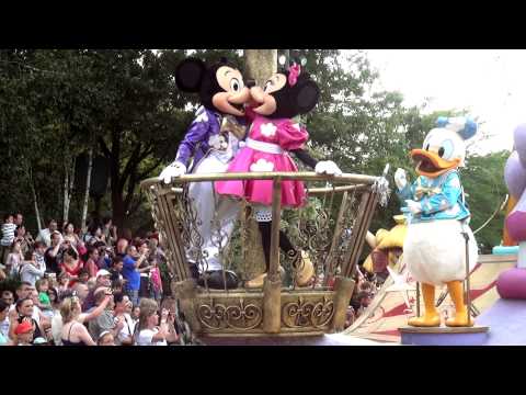 Laurie & Jessie in Disneyland Paris