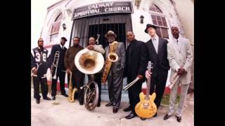 Miniatura del video "The Dirty Dozen Brass Band - What's Going On"