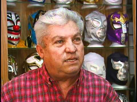 Oscar Galindo:su colocion de mascaras originales d...