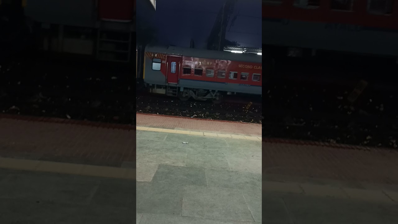 indian railways rajdhani express burdwan junction. YouTube