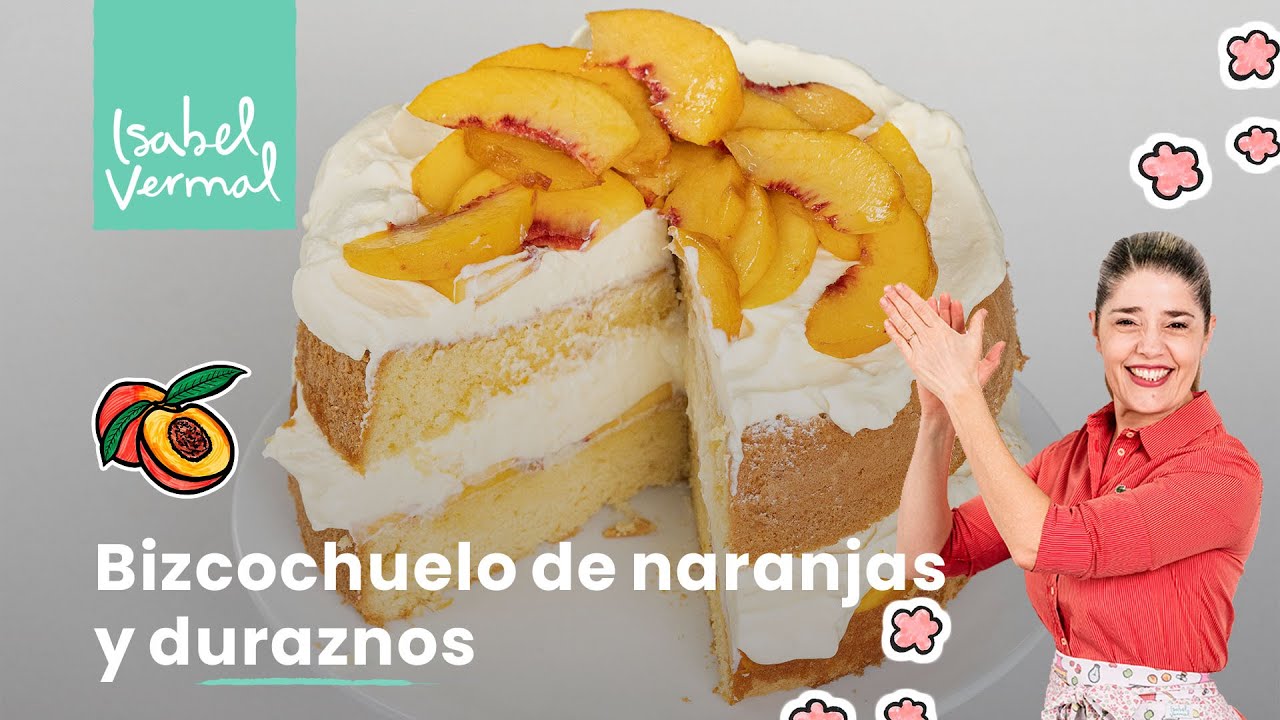 Bizcochuelo de naranja, crema y duraznos