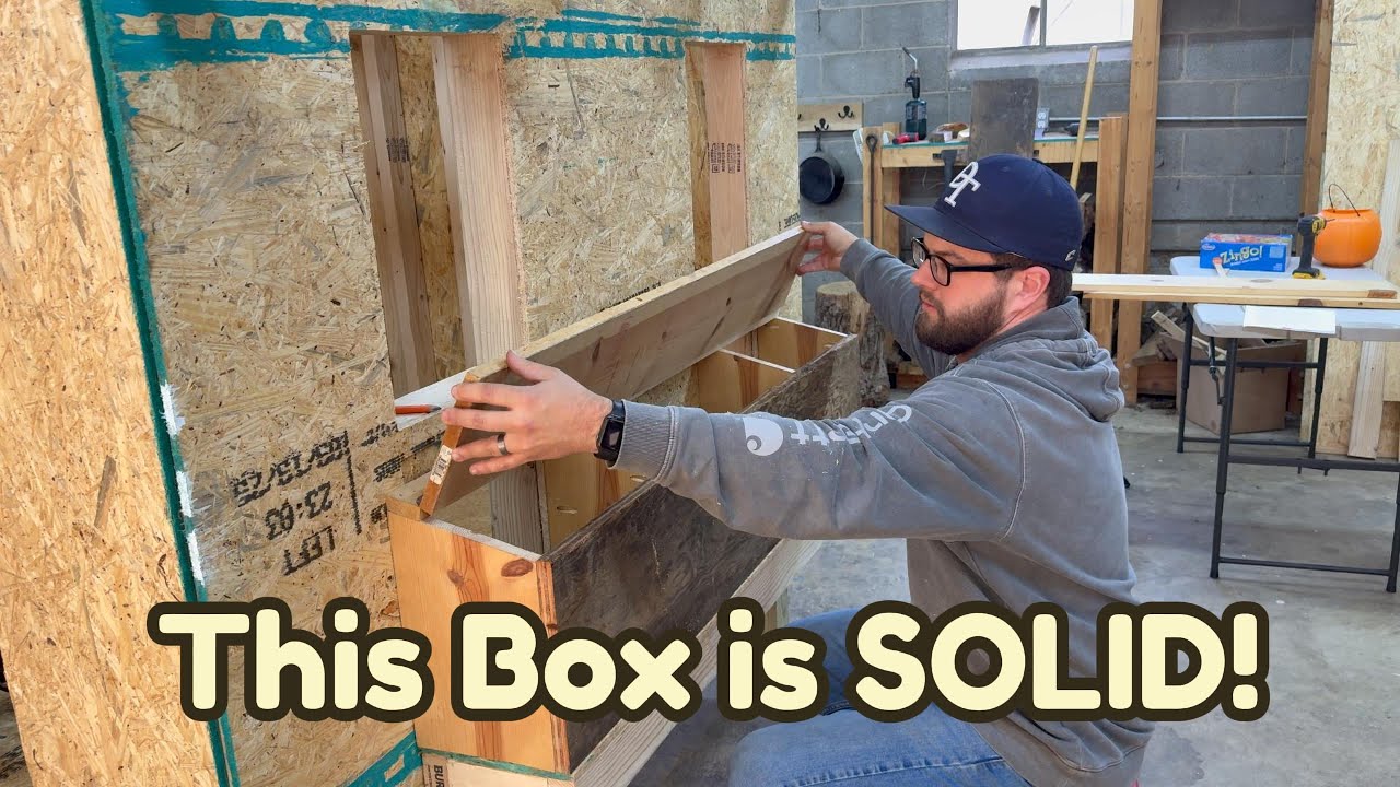 Простая самодельная конструкция курятника — гнездовые ящики.