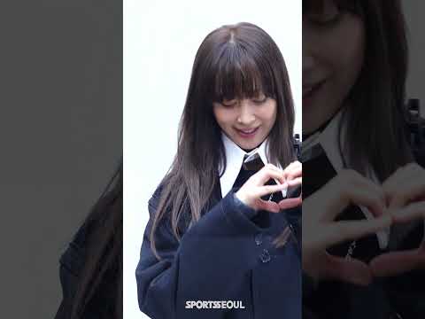 이나영, 하의실종 패션에 드러난 가녀린 각선미