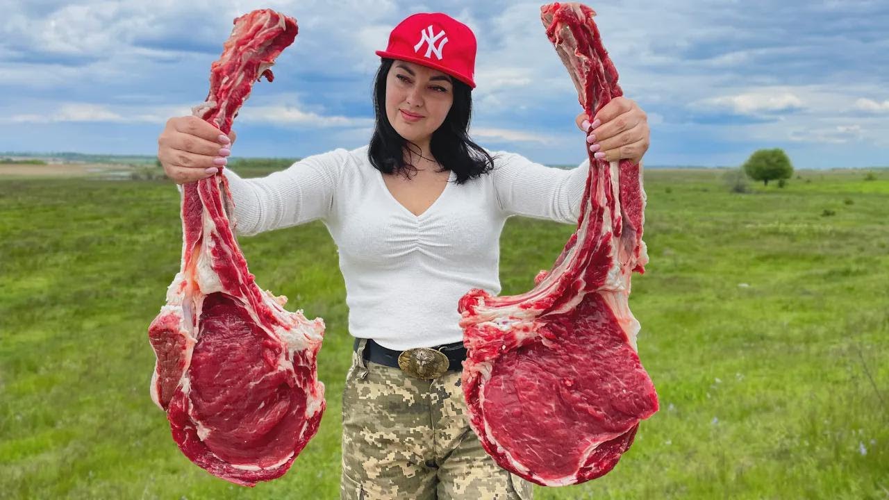 Tomahawk-Steak über offenem Feuer & extra käsiges Chatschapuri – genialer Grillgenuss!