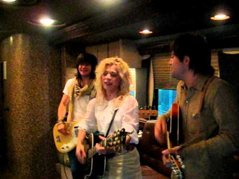 the band perry tour bus