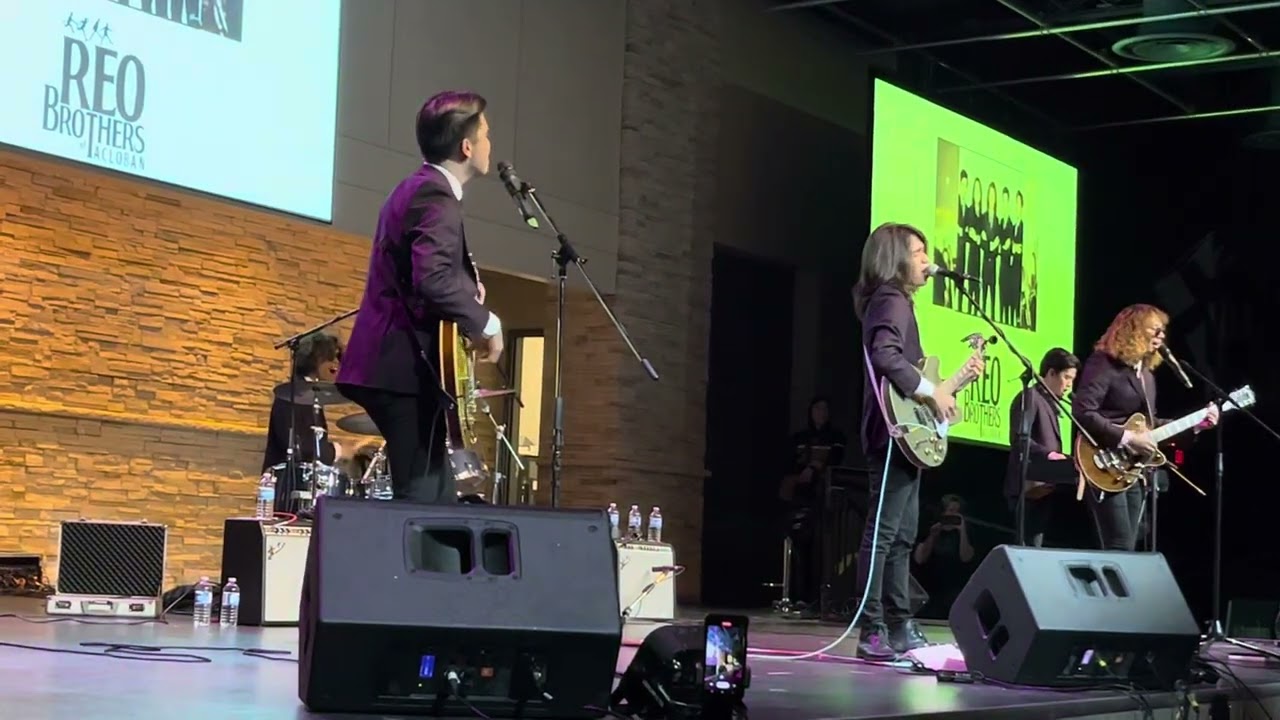 Woman by John Lennon - (Reo Brothers cover) Live in Canada 🇨🇦🇨🇦🇨🇦