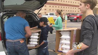 Volunteers Bring Meals To Hundreds Of North Texas First Responders On Christmas Day
