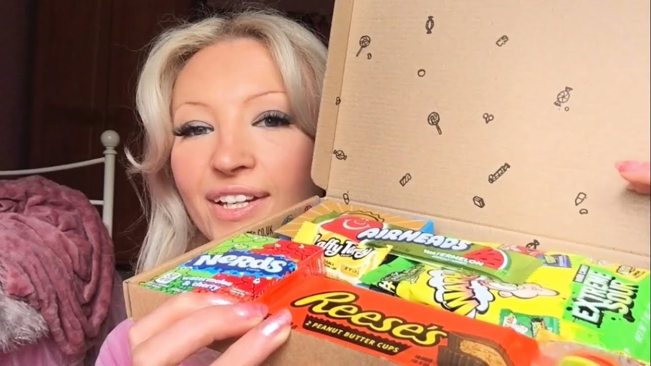 🍭💘 ASMR | TRYING AMERICAN CANDY 💘🍭 (whispered, candy eating, mouth sounds, crinkling)