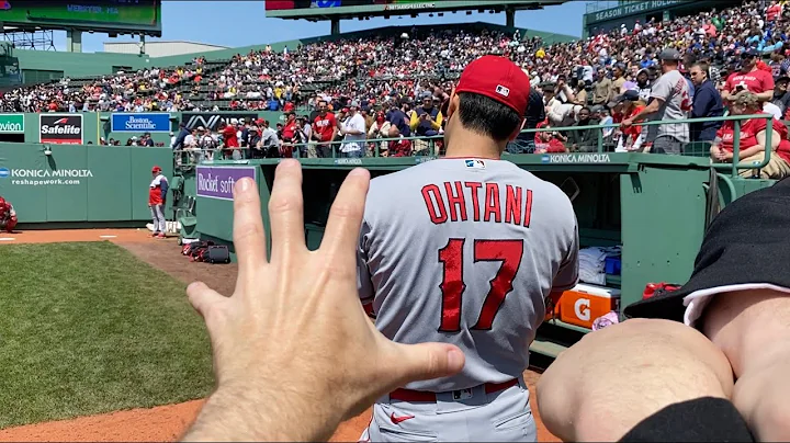 SO CLOSE to Shohei Ohtani that I could TOUCH HIM! (Fenway Park bullpen) - DayDayNews