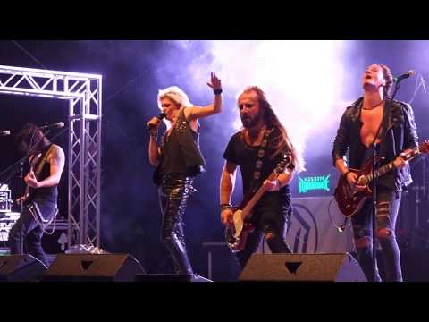 KISSIN' DYNAMITE -