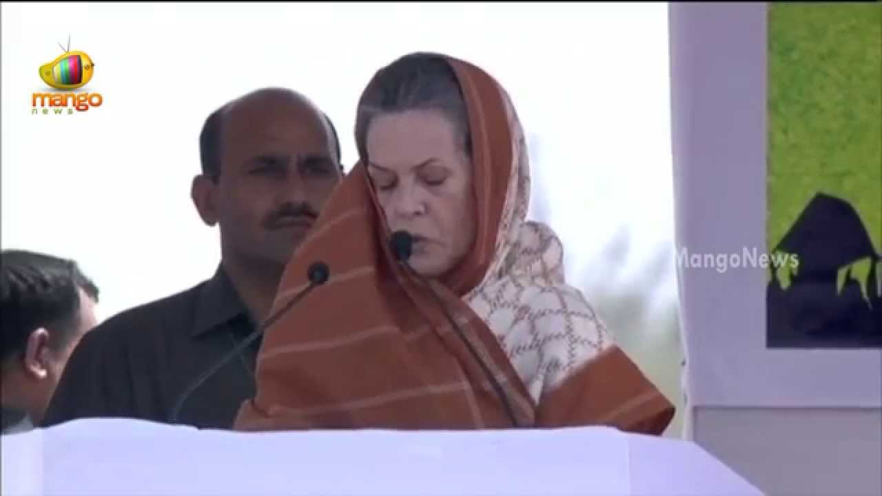 Congress President Sonia Gandhi criticizing BJP in Gujarat