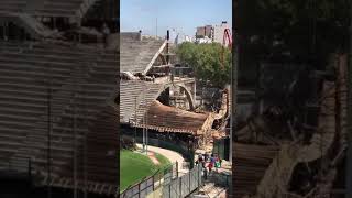 Luego Del Derrumbe De La Tribuna De Ferro Carril Oeste, Los Obreros Corrieron A Buscar Resguardo