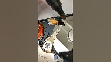 Reading a Hard Drive Drop a Thumbs Up👍 for More Tech Videos! #shorts #technology #lifestyle