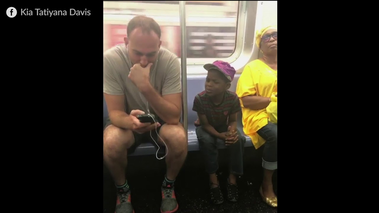 These toddlers' heartwarming reaction to spotting each other on the street will make your day